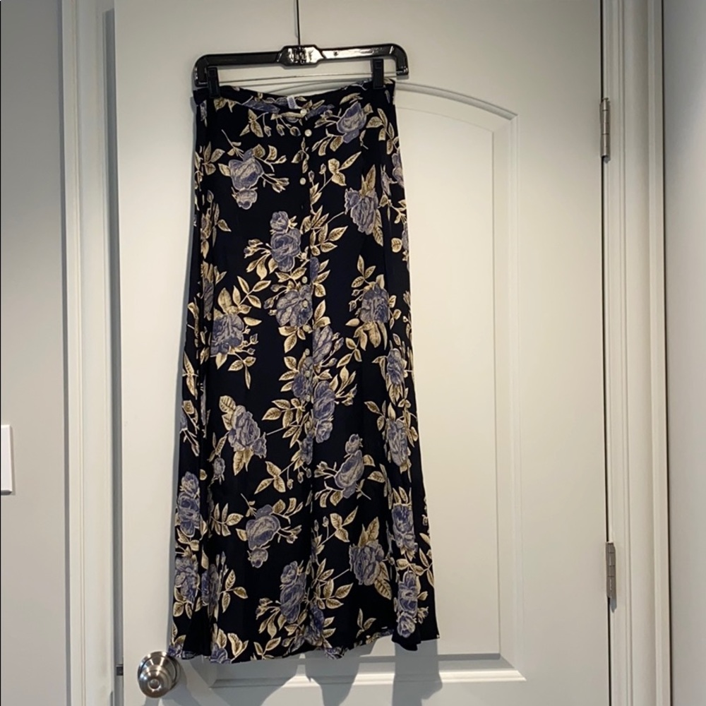 Long ladies skirt - Picture 2 of 4